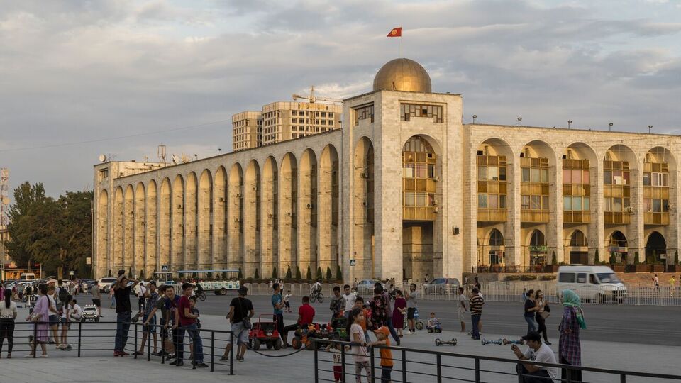 Змінювати по батькові на по матері в Киргизстані можна буде з 18-річного віку