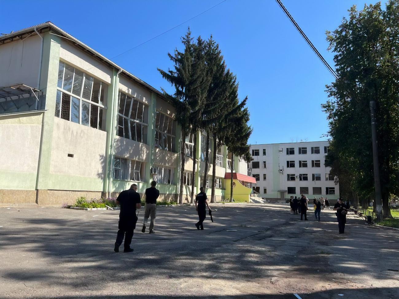 Россияне ударили по учебному заведению в Сумах