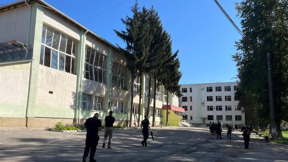 Россияне ударили по учебному заведению в Сумах