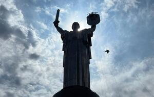 На "Родине-матери" начался демонтаж герба