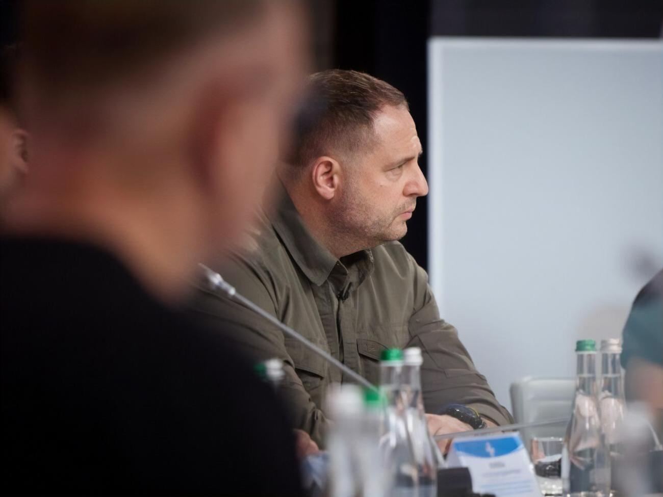 Каждый пункт украинской формулы мира почти еженедельно обсуждается с представителями более чем 50 стран мира, отметил Ермак