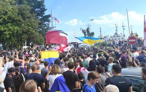 Акция протеста в Батумской гавани началась около полуночи по местному времени и продолжается до сих пор