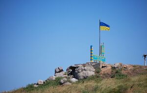 Бомбардировки района острова Змеиный могут быть направлены на демонстрацию Россией собственного присутствия там, считает Гуменюк