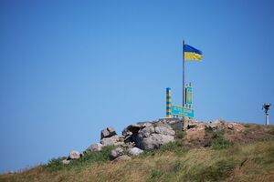 Бомбардировки района острова Змеиный могут быть направлены на демонстрацию Россией собственного присутствия там, считает Гуменюк