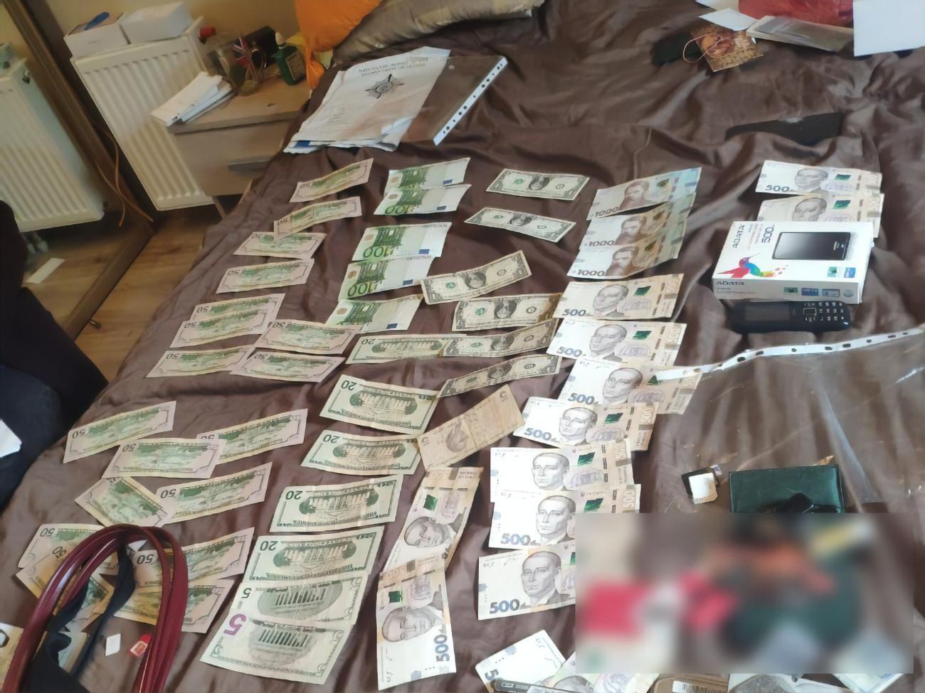 Чтобы скрыть свою преступную деятельность, фигуранты 0,5% от собранной суммы перечисляли на ВСУ, остальные деньги – присвоили, отметили в Нацполиции