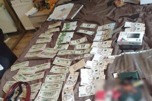Щоб приховати свою злочинну діяльність, фігуранти 0,5% від зібраної суми переказували на ЗСУ, решту грошей – привласнили, зазначили в Нацполіції