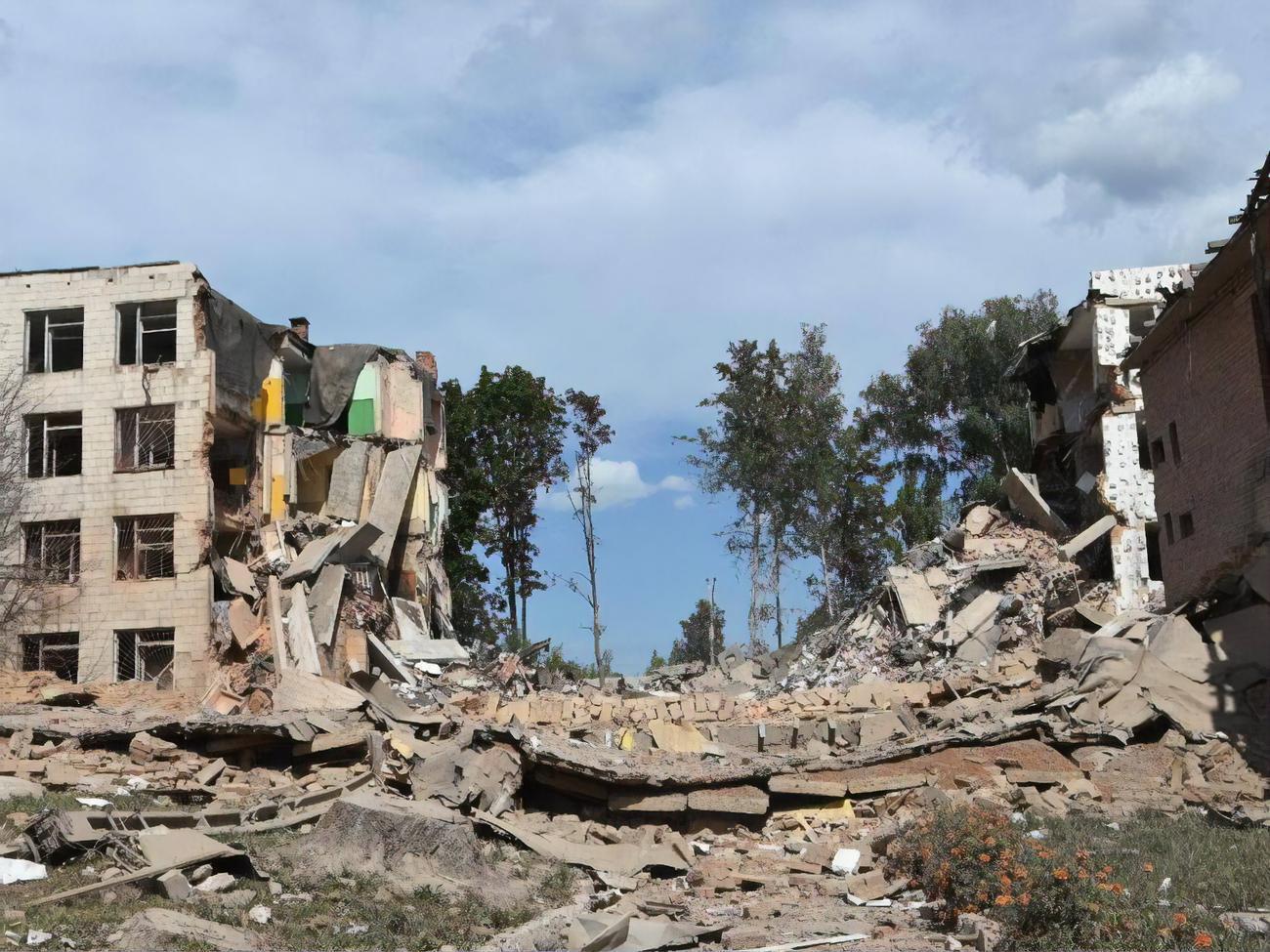 В Сумах российские оккупанты разрушили и повредили несколько зданий, нанеся ракетный удар 29 июля