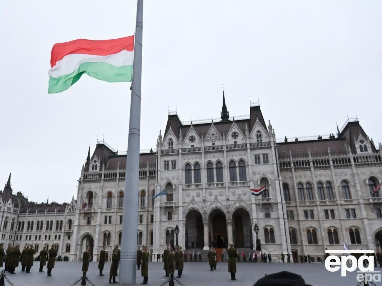 На голосование в парламенте не явились члены правящей партии, у которой &ndash; две трети голосов