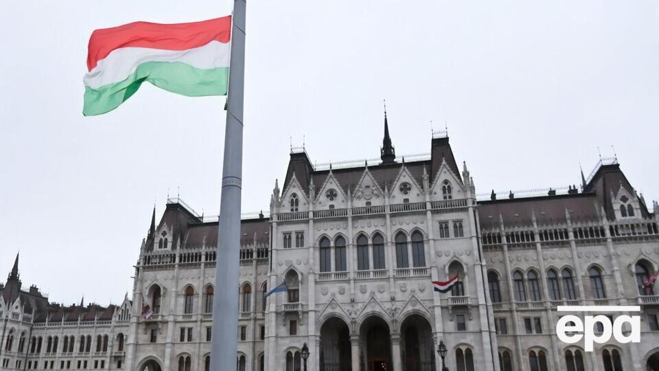 На голосование в парламенте не явились члены правящей партии, у которой – две трети голосов