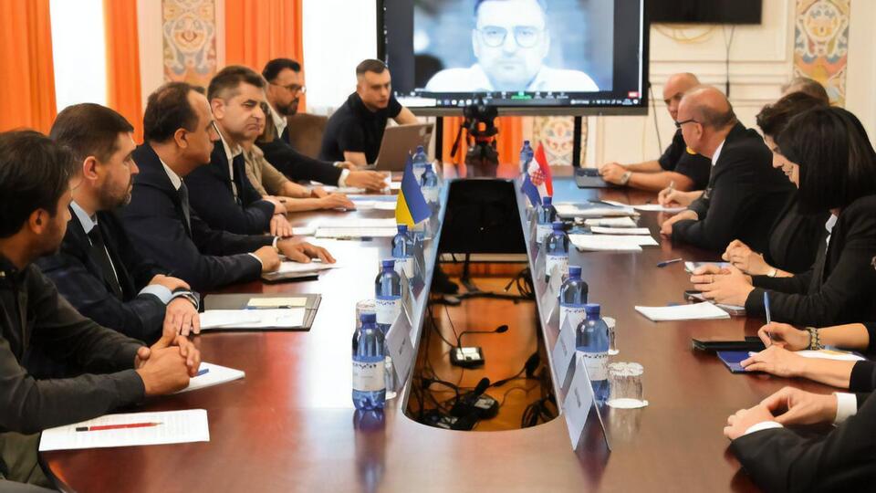 Переговоры и пресс-конференция в Киеве состоялись частично в дистанционном формате: Кулеба находится на самоизоляции после положительного теста на COVID-19