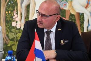 Хорватія і надалі допомагатиме Україні, заявив Грлич Радман