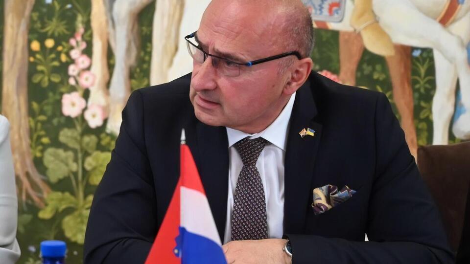 Хорватія і надалі допомагатиме Україні, заявив Грлич Радман