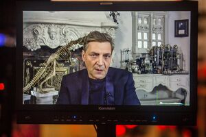 В Батуми грузинский народ щедро поделился яйцами с народом, яиц не имеющим. "День презрения" к россиянам может стать красочным фестом