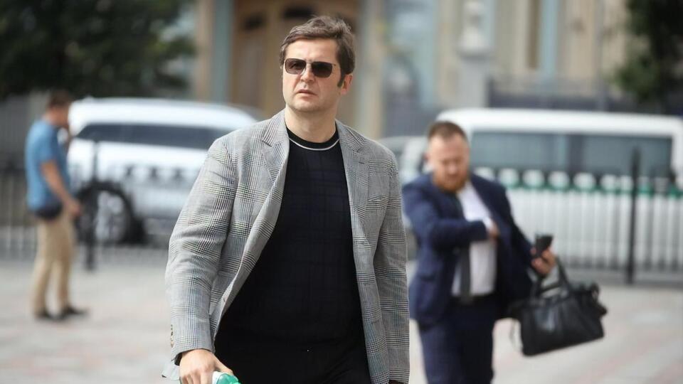 За даними ЗМІ, Холодов не живе в Україні вже пів року