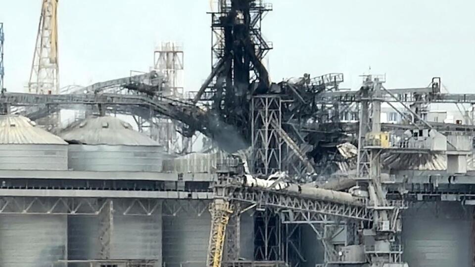 РФ после выхода из "зерновой сделки" несколько дней подряд обстреливала портовую инфраструктуру юга Украины