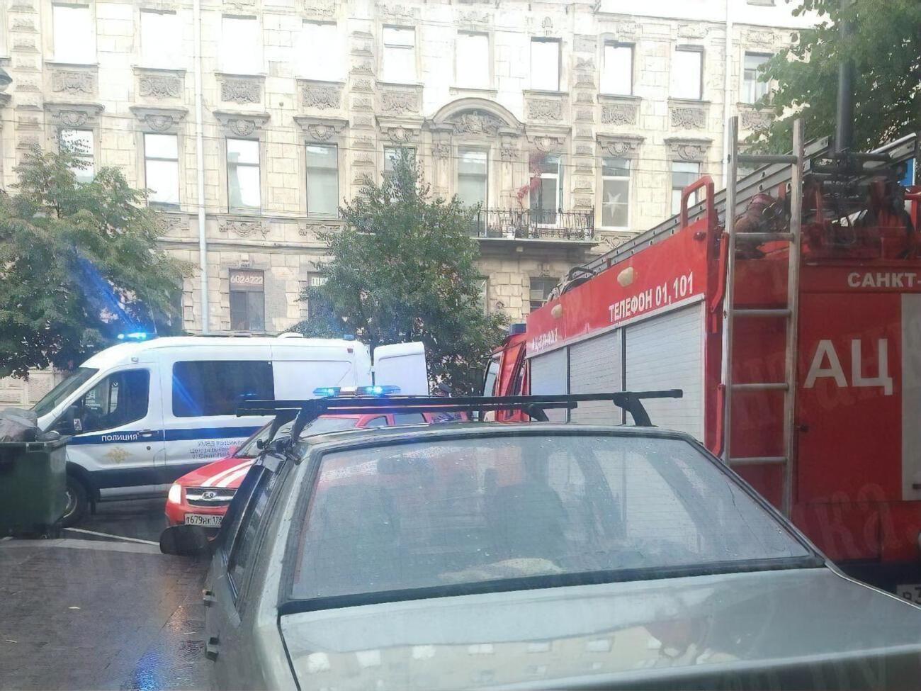 Мужчину задержали, в машине у него ничего опасного не нашли, пишут росСМИ