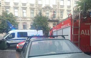 Мужчину задержали, в машине у него ничего опасного не нашли, пишут росСМИ