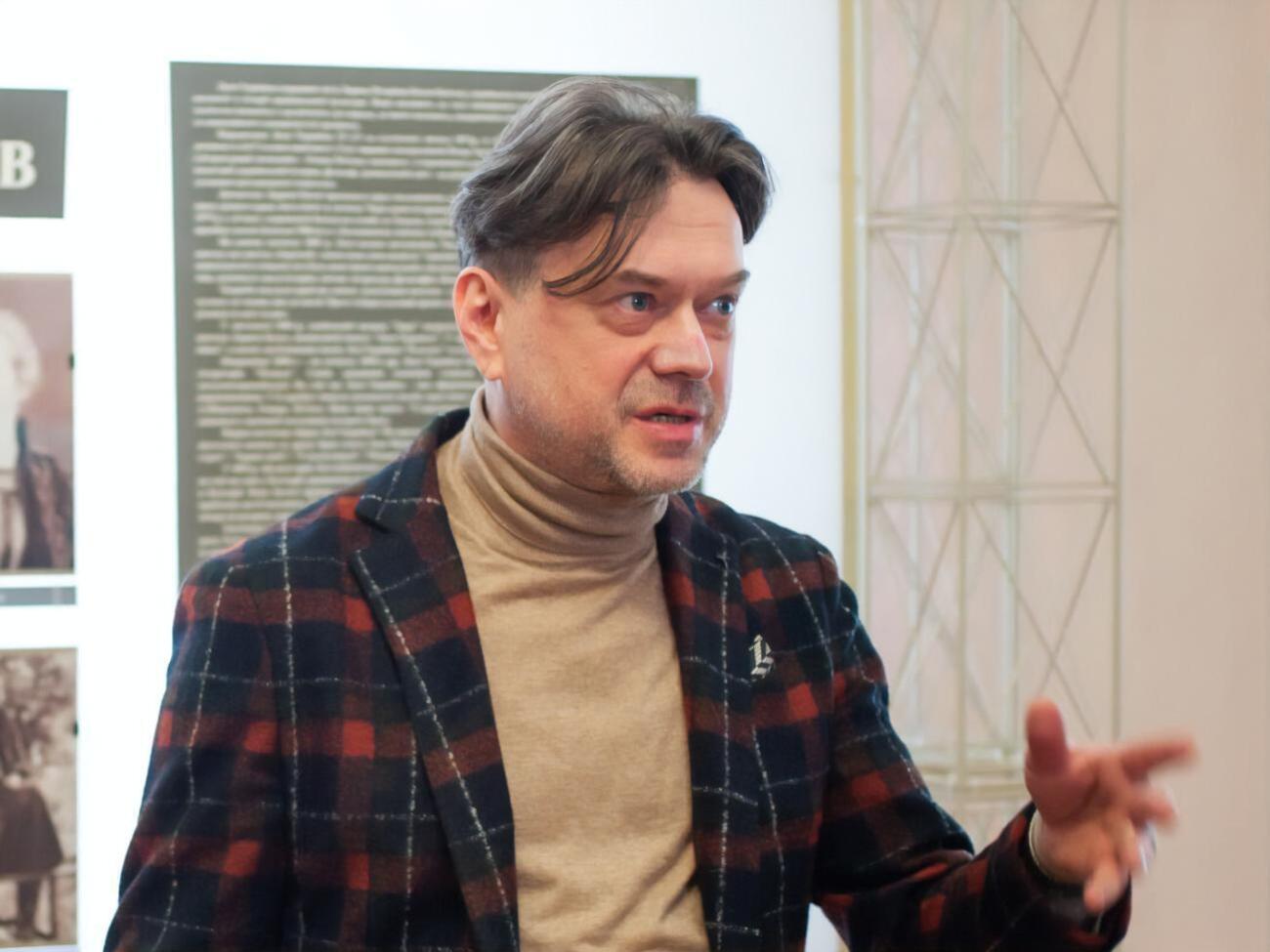 Ступка&nbsp;на&nbsp;своем автомобиле Range Rover въехал в припаркованный Mitsubishi, внутри которого находился 38-летний мужчина