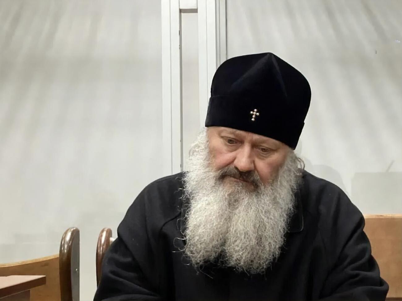 Священник недоволен, что "все время сидит на подзарядке"