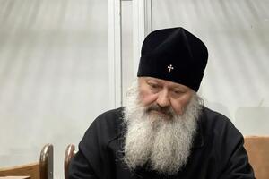 Священник незадоволений, що "постійно сидить на підзарядці"