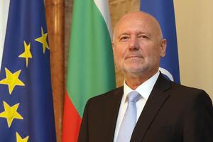 Тагарев сказал, что основу будущего пакета помощи составляют боеприпасы, но есть и военная техника