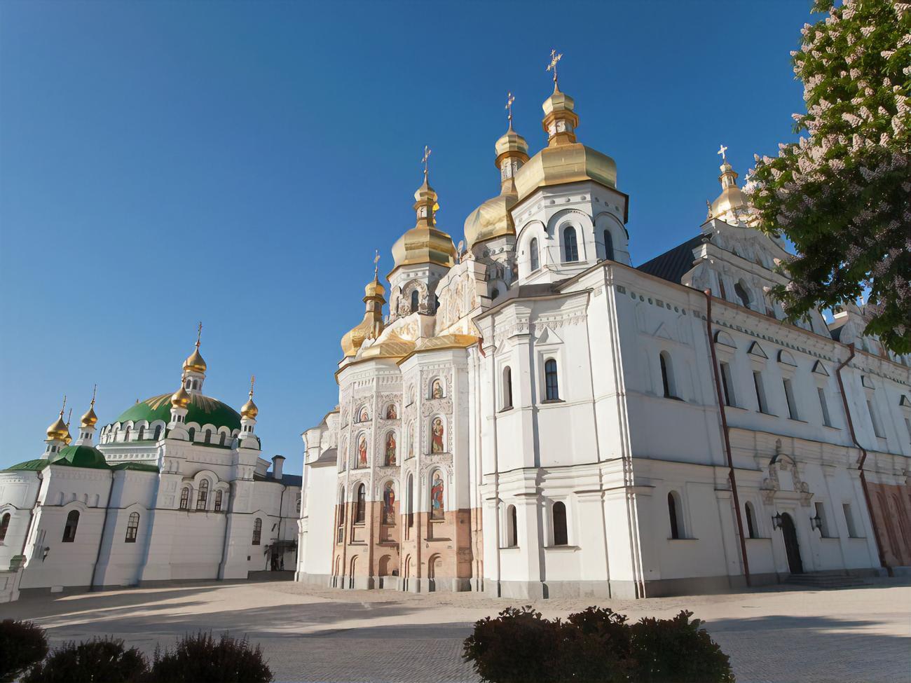 Комиссия 4 июля должна была проверить и опечатать пять корпусов на территории нижней Лавры