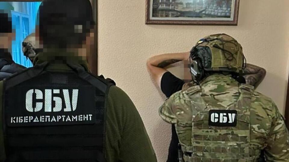 Угруповання займалося кіберзлочинами й торгівлею канабісом, заявляють у СБУ