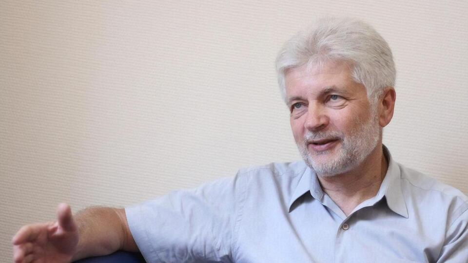 Александр Сергиенко: Обычно любая власть использует для пиара новости приятные, но, оказывается, можно прославлять себя и на плохих новостях
