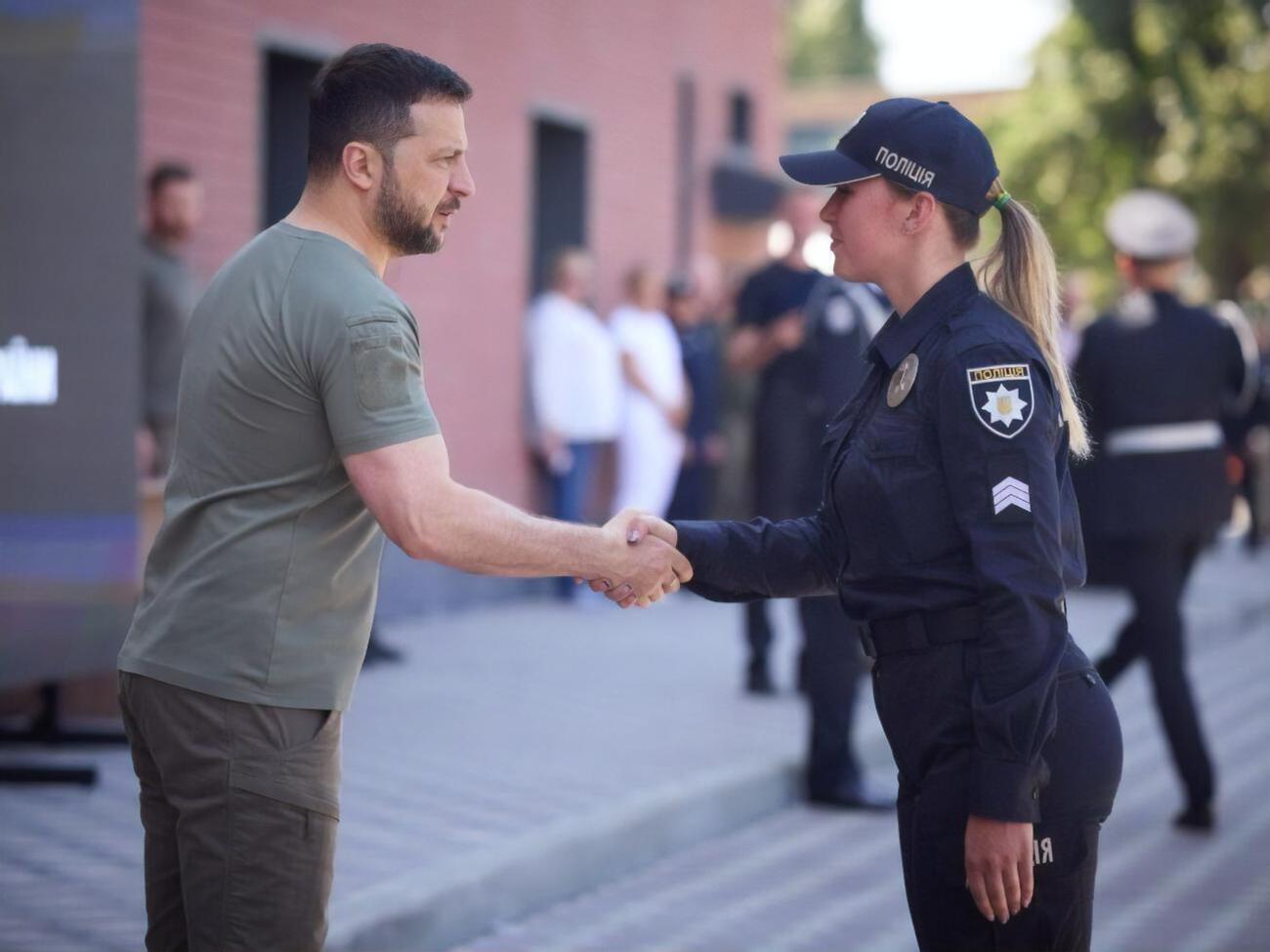 Президент вручил 10 полицейским ордена "За мужество" III степени