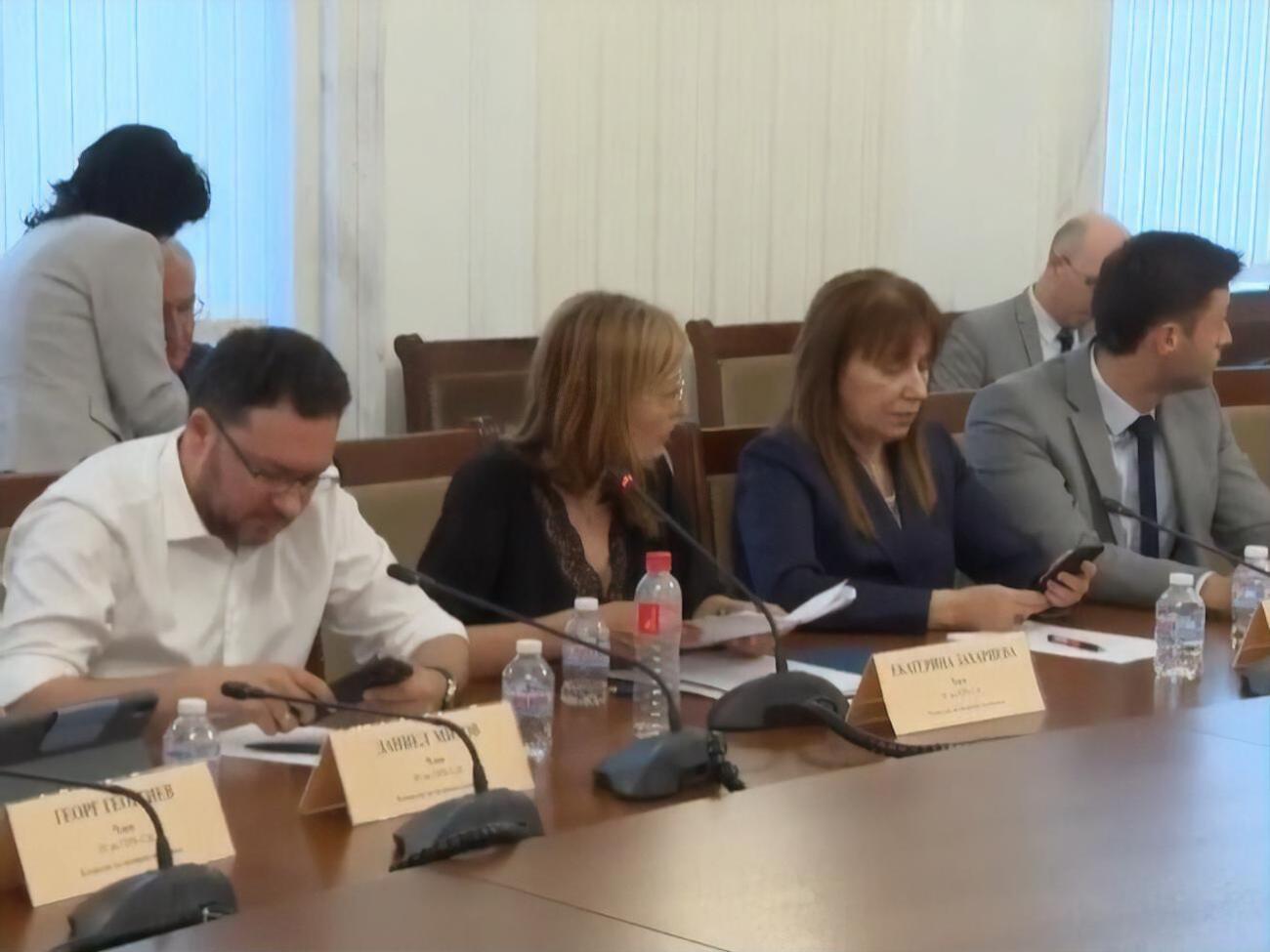Поддержанный комитетом документ призывает к продолжению военной и военно-технической поддержки Украины