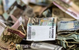 Рубль упал до минимального значения за 15 месяцев