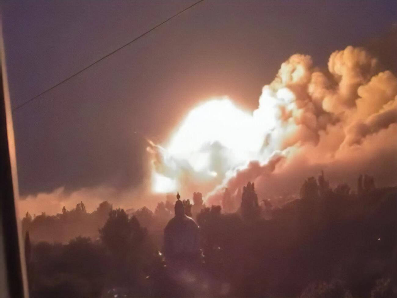 У Макіївці, імовірно, підірвано великий склад боєприпасів