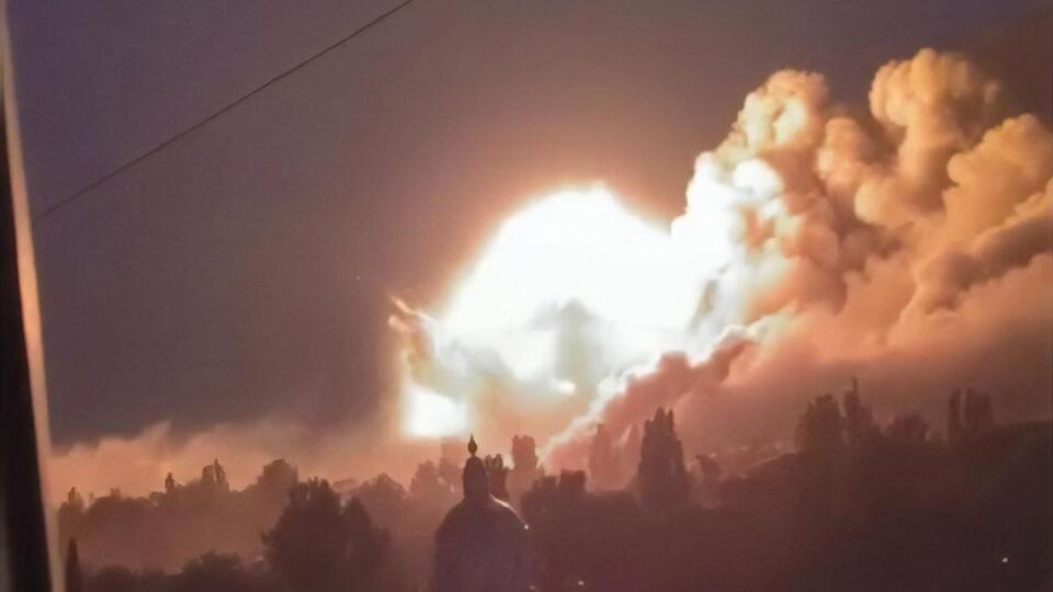 В Макеевке, вероятно, подорван большой склад боеприпасов