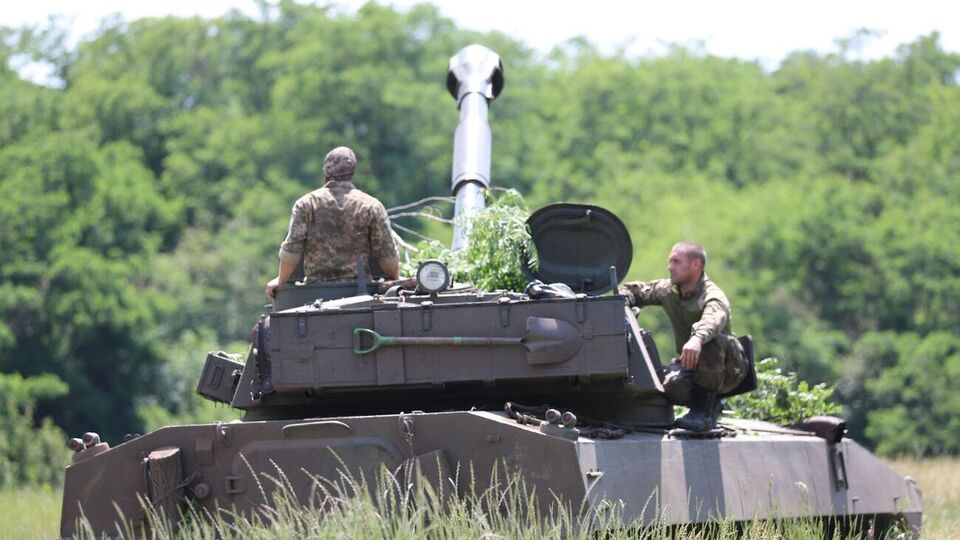 Подразделения ракетных войск и артиллерии ВСУ поразили четыре склада боеприпасов оккупантов