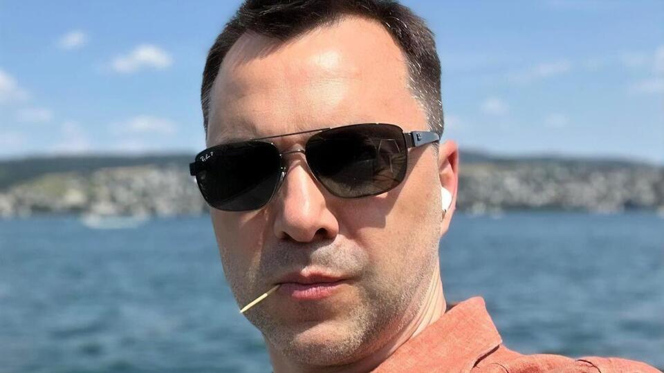 Арестович показал, как отдыхает с женой