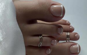 Французский педикюр можно сделать легким способом