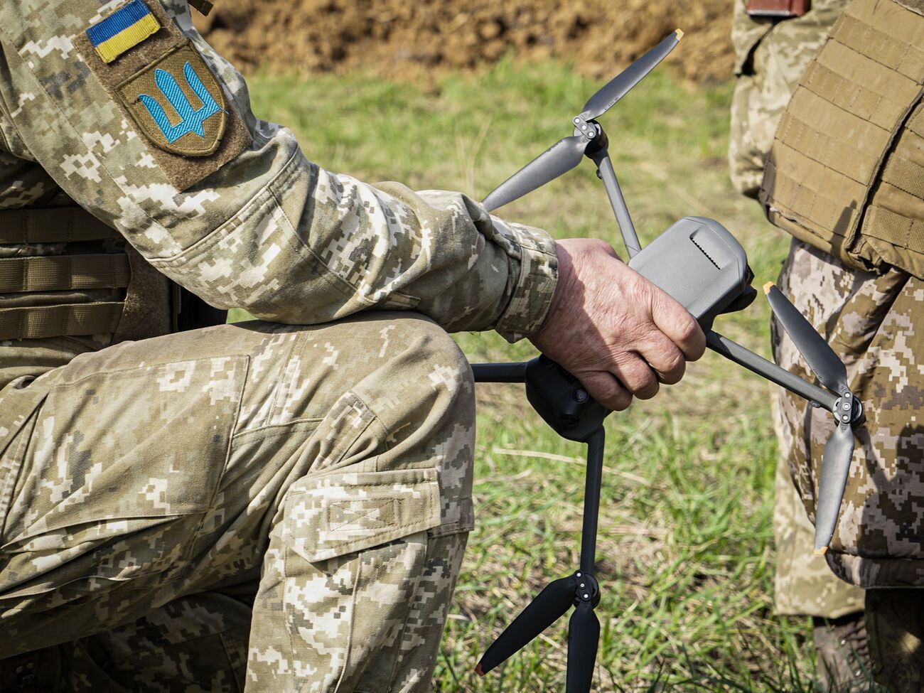 Сирський: Завдяки аеророзвідникам було виявлено зосередження живої сили й місце зберігання боєприпасів росіян