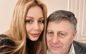 По словам Тины Кароль, отец смотрит ее выступления в записи