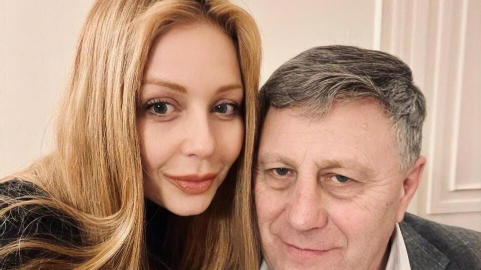 По словам Тины Кароль, отец смотрит ее выступления в записи
