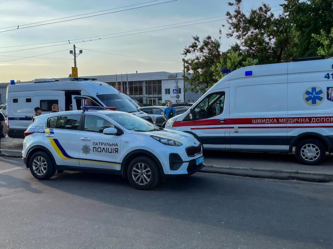 Территория суда оцеплена