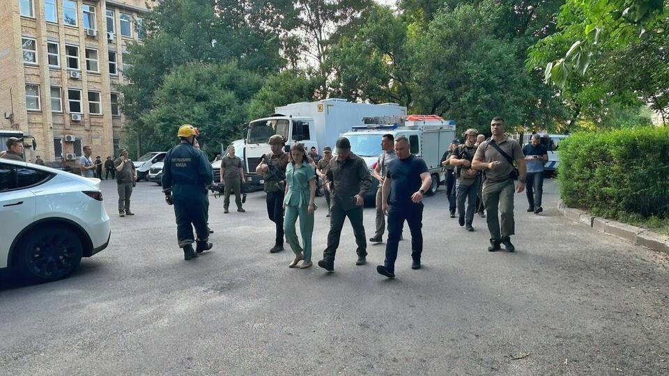 Пока неизвестно, взрывчатку в суд пронес Гуменюк или она была в здании, сказал Клименко