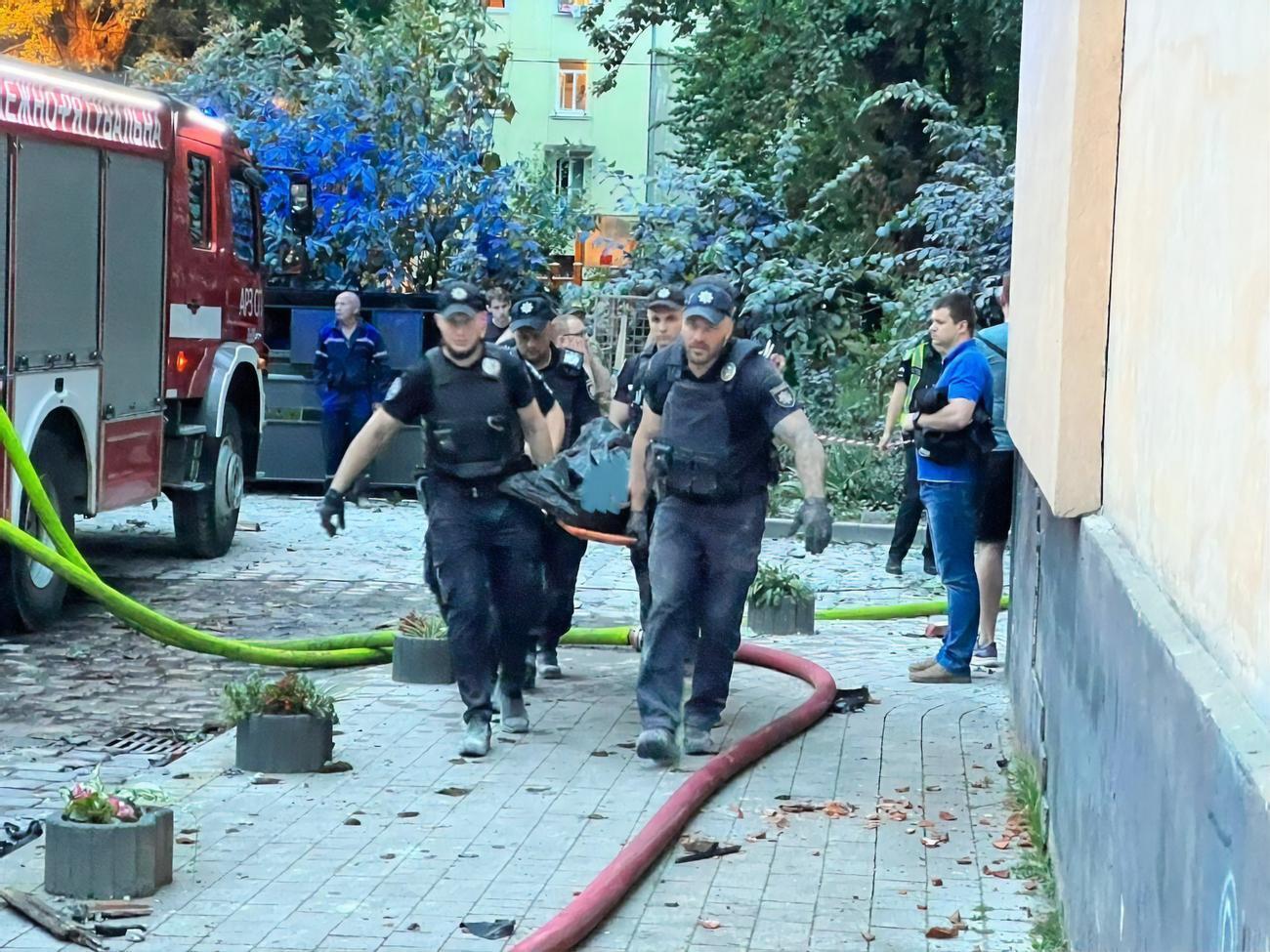 Во Львове погибло по меньшей мере три человека, восемь ранены. По данным МВД, жертв уже больше