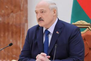 Лукашенко: Что касается Пригожина, он находится в Питере. Где он сегодня утром? Может быть, в Москву поехал, может, еще где-то