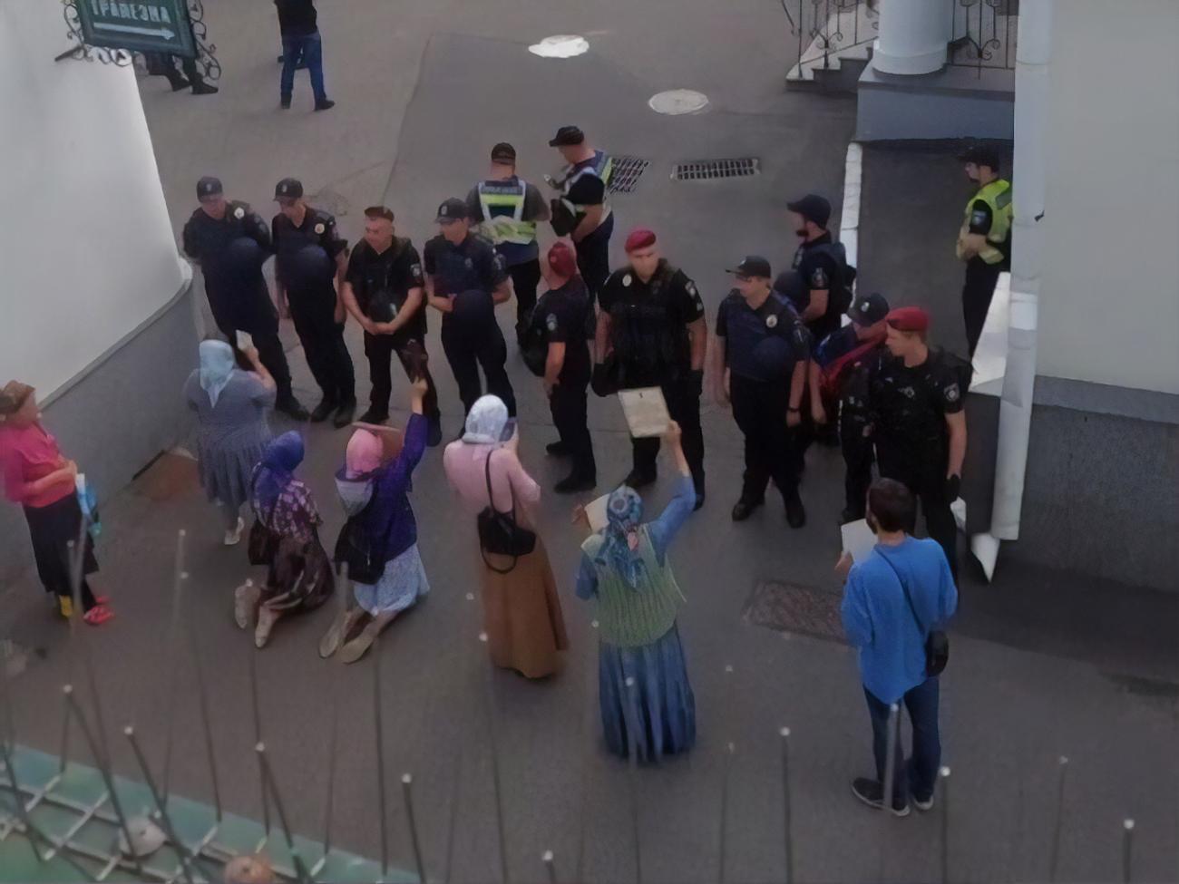 Правоохоронці опечатали три будівлі Києво-Печерської лаври