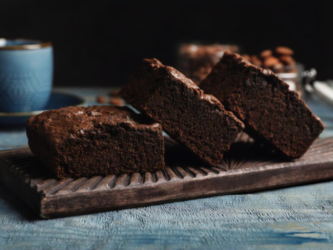 Брауні перед подаванням потрібно посипати какао