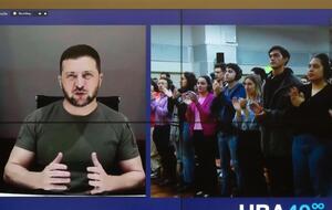 Зеленский: Оккупанты боялись наступательных действий и, используя массу воды, хотели защитить свои позиции