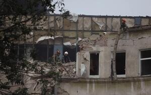 Из-под завалов во Львове достали тело женщины