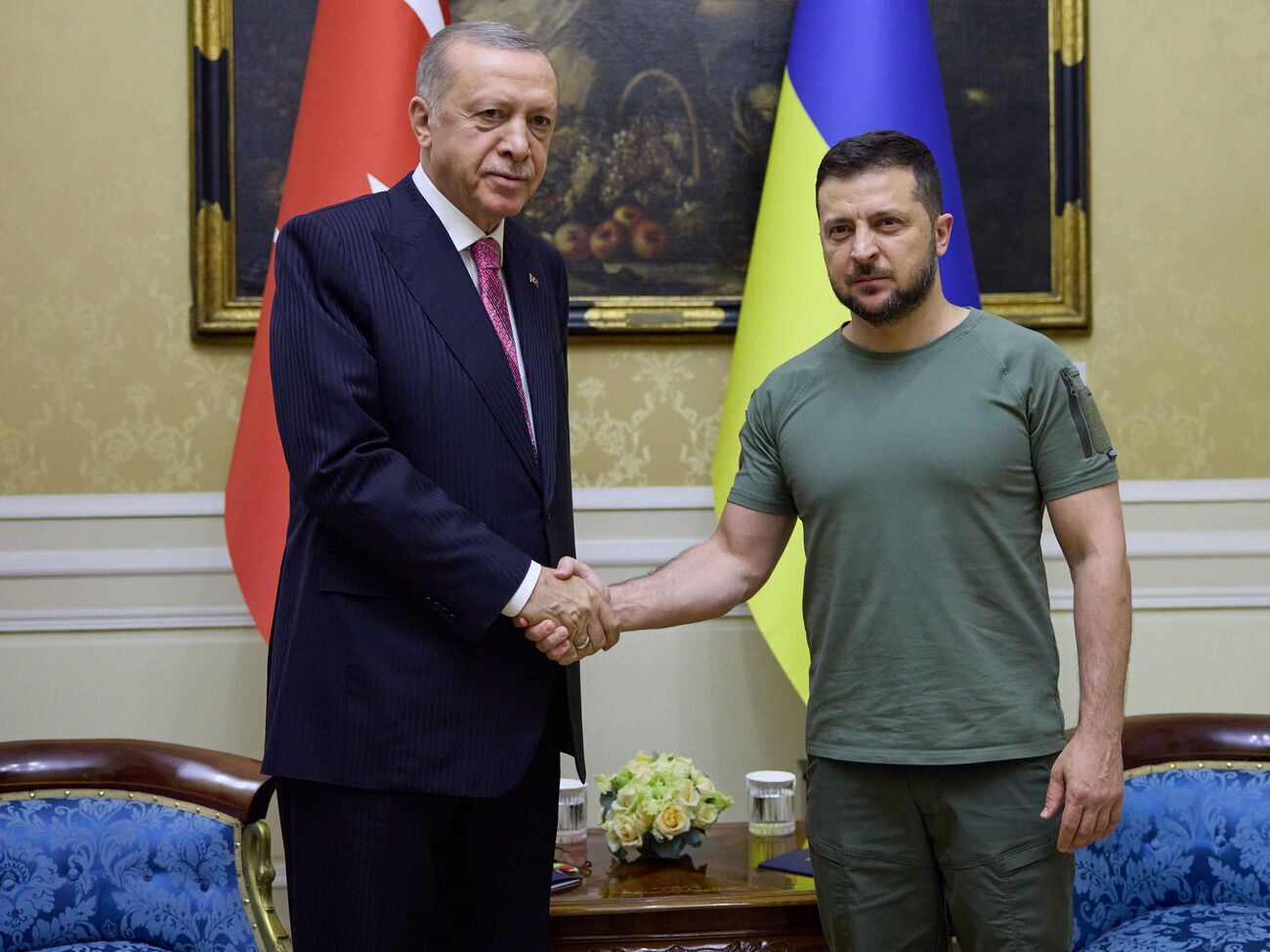 Ердоган (ліворуч) входить до переліку лідерів, які найбільше зустрічалися як із Зеленським (праворуч), так і з Путіним
