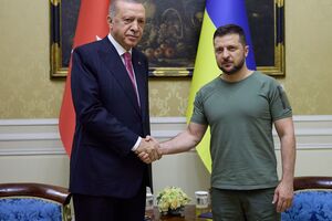 Ердоган (ліворуч) входить до переліку лідерів, які найбільше зустрічалися як із Зеленським (праворуч), так і з Путіним