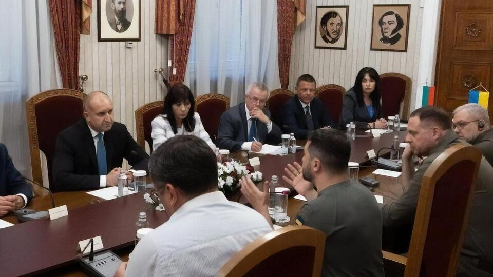 Зеленский провел встречу с Радевым в Болгарии